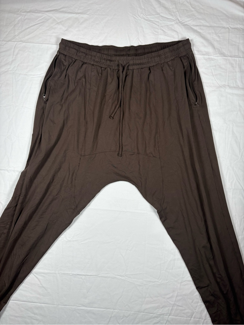 ALO Yoga Conquer Revitalize Men’s Drop-Crotch Jogger in Dark Brown